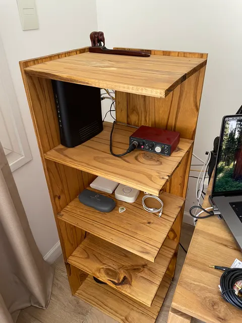 Mueble al lado compu